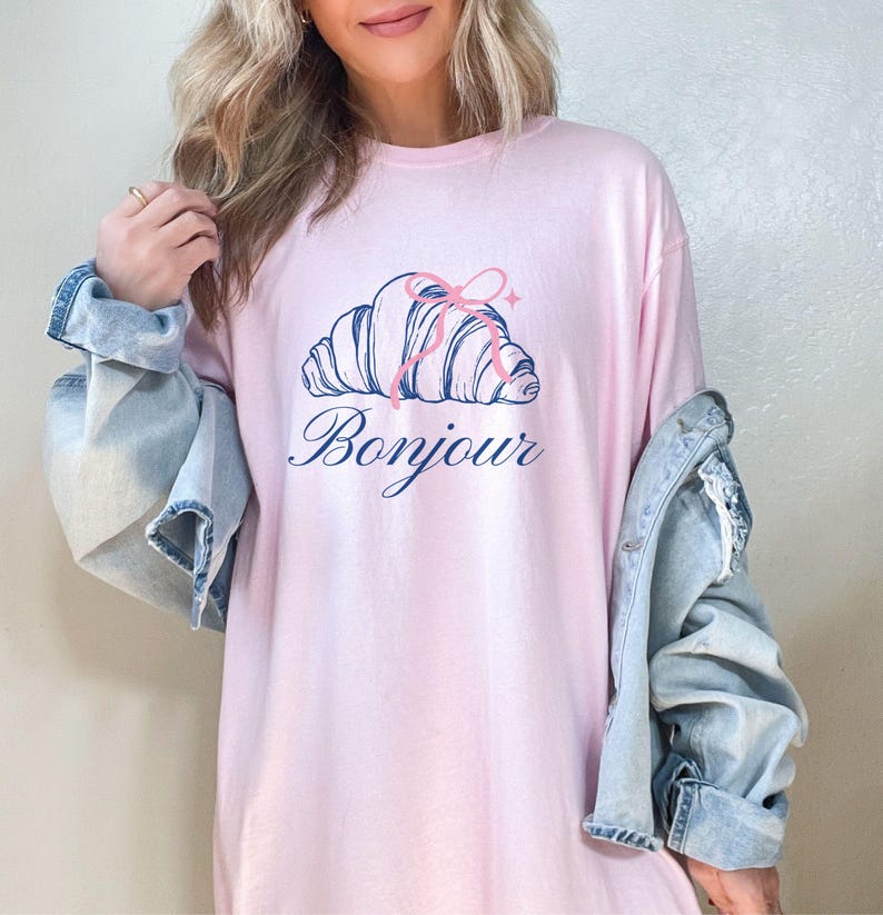 Women's Pink Bonjour T-shirt with Croissant Graphic, Casual Oversized Tee, French Inspired Fashion, Soft Cotton Top, Stylish Streetwear