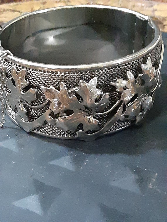Vintage Wide Silver Tone Leaf Bangle Bracelet and… - image 2