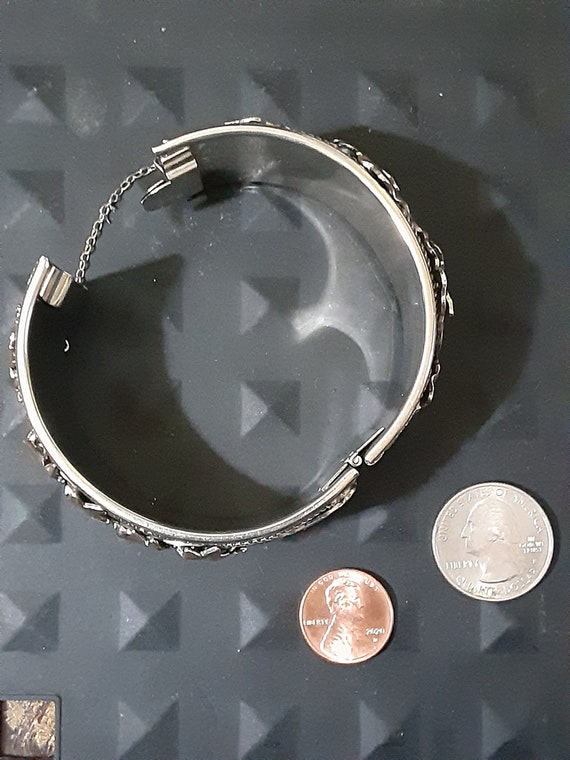 Vintage Wide Silver Tone Leaf Bangle Bracelet and… - image 6
