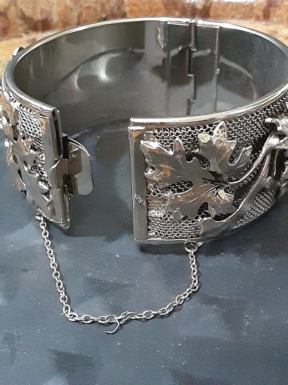 Vintage Wide Silver Tone Leaf Bangle Bracelet and… - image 3