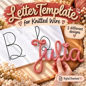 Könnte beinhalten: Eine digitale Vorlage zum Herunterladen für Strickdraht mit dem Text Letter Template for Knitted Wire und 2 different designs. Die Vorlage zeigt eine schwarze Strichzeichnung des Buchstabens B und den Namen Julia aus rosa Strickdraht.