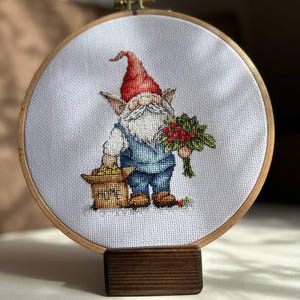 Garden gnome with flowers and gift cross-stitch pattern, spring gnome x-stitch, dwarf stitching pattern, DIY wall decor PDF file