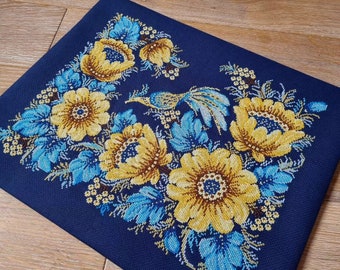 黄色と青の花のクロスステッチ模様、ウクライナのフローラル刺繍