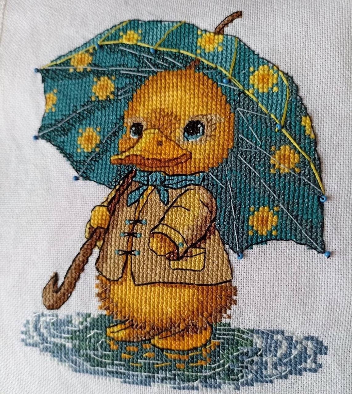 アヒルの子のクロスステッチパターン、傘を持ったアヒルの刺繍の絵を
