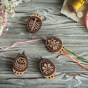 Needle threader with small cross stitch kit, DIY needle minder, embroidery kit for making needle threader, owl x-stitch set
