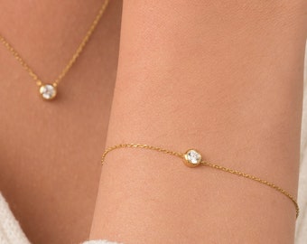 Dainty diamond bracelet / Solid Gold Solitaire Diamond Bracelet / Diamond bezel / Dainty Diamond Bracelet/ Bridesmaids Gift