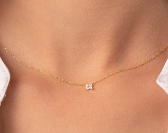 Collier de fleurs de diamant, collier de diamants minuscules de fleurs de diamants, collier de grappes de 4 diamants, collier de diamants en or 14 carats, cadeau pour elle