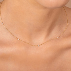 Collar de diamantes delicado, collar de diamantes diminutos, collar de solitario de diamantes, collar de oro macizo de 14 k para mujeres, regalo para ella imagen 2