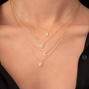Collier initial en or massif 14 carats, collier initial en diamants délicats, collier initial pavé, collier en or monogramme, cadeau pour elle
