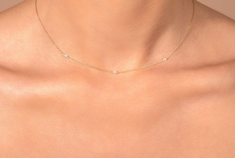 Sierlijke diamanten halsketting, kleine diamanten halsketting, Diamond Solitaire ketting, 14k Solid Gold ketting voor vrouwen, cadeau voor haar afbeelding 1