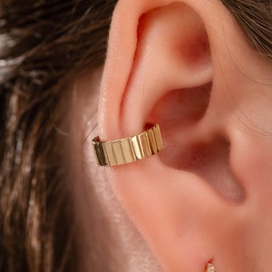 14k Solid Gold Ear Cuff, Dainty Cuff, Conch Ear cuff, Huggie Ear cuff, Non-Pierced Ear Cuff, Statement Earring, Gold Ear Cuff, Conch Earring