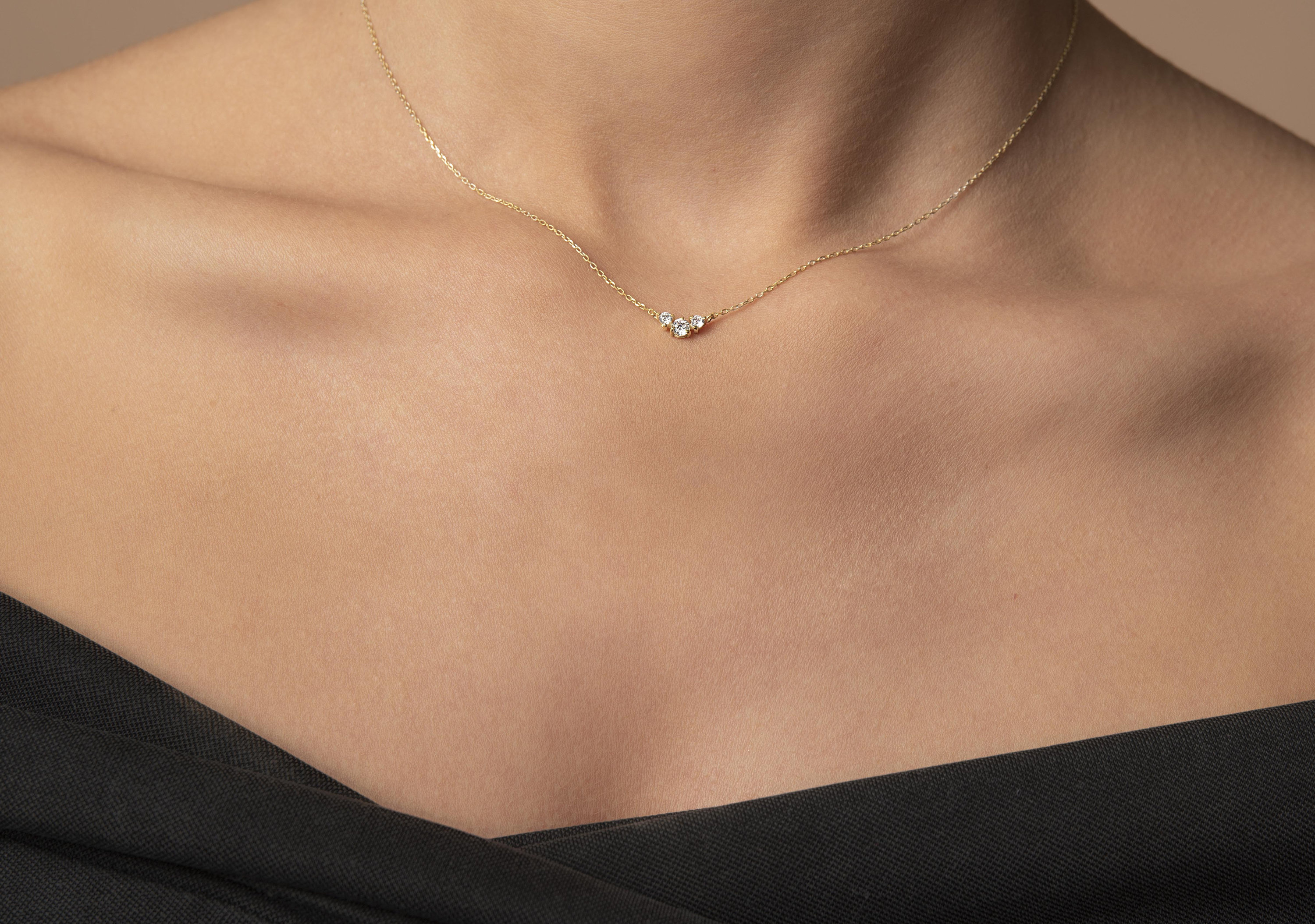 Collier chaine en or jaune massif avec diamant rond et brillant de ... Collier e