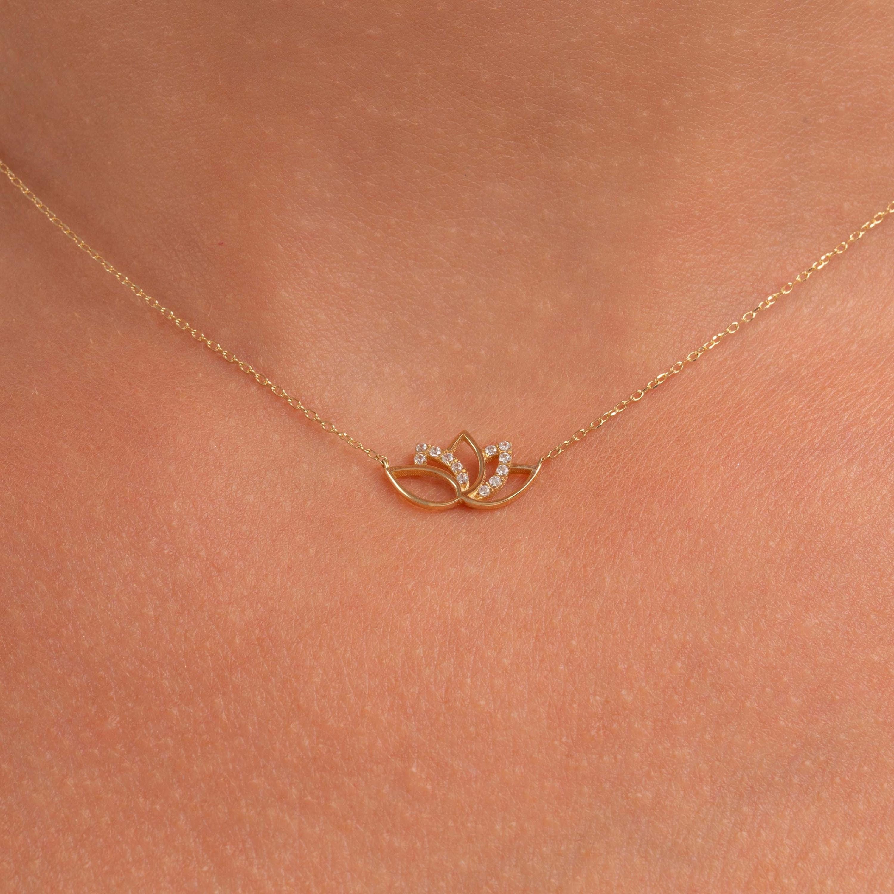 14k solide Gold Lotus Blume Halskette, Blume Diamant Halskette, zierliche Diamant Halskette Minimalist Halskette Geschenk für sie
