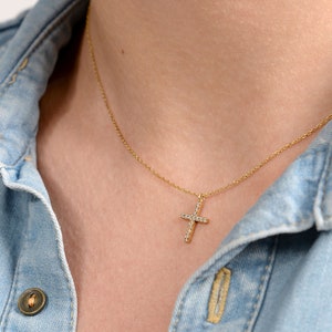 Collar de cruz de diamantes 14k oro sólido / collar de fe cristiana para mujeres / collar religioso / collar de cruz de oro real / regalo para ella imagen 9