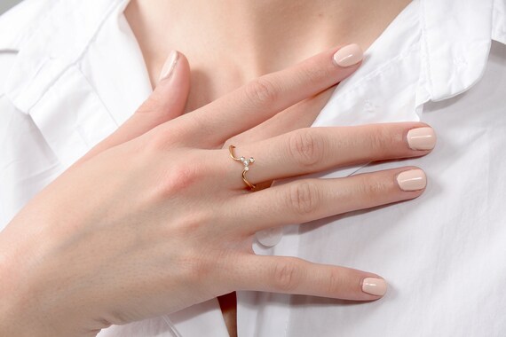 Bague fine 4 diamants Alliance minimaliste Bague diamant en or massif 14 carats Bague empilable en or 14 carats Cadeau pour elle Etsy France