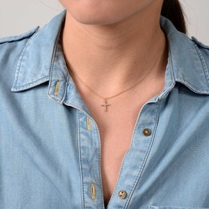 Collar de cruz de diamantes 14k oro sólido / collar de fe cristiana para mujeres / collar religioso / collar de cruz de oro real / regalo para ella imagen 5