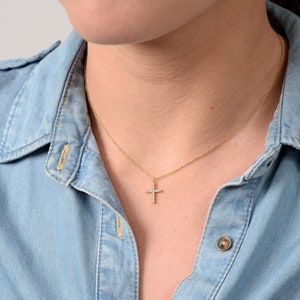 Collar de cruz de diamantes 14k oro sólido / collar de fe cristiana para mujeres / collar religioso / collar de cruz de oro real / regalo para ella imagen 3