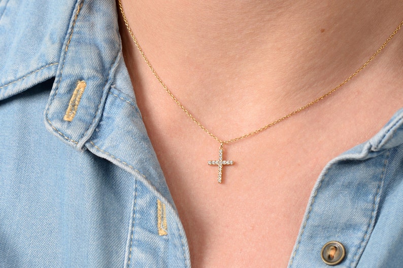 Collar de cruz de diamantes 14k oro sólido / collar de fe cristiana para mujeres / collar religioso / collar de cruz de oro real / regalo para ella imagen 1