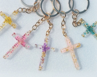 Cross Keychain/Christian Keychain/Resin Dried Flowers Cross/Christian gift/Jesus Cross Keychain/Gift