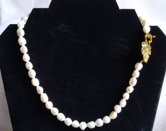 Collar de perlas barrocas de agua dulce: cierre de hoja de oro, joyería llamativa