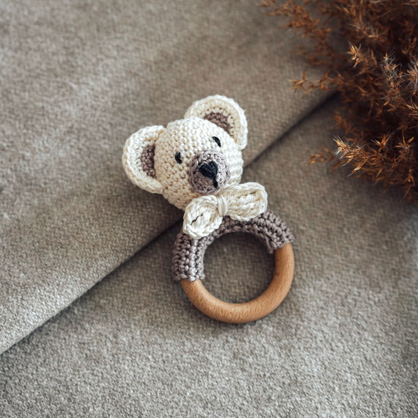 Rassel Bear l Wooden gripper l Wooden toy l Crocheted bear l Gift for birth, baby and toddler