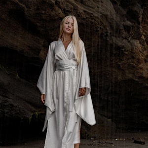 ホワイトブライダルローブ、ロングシルクローブ、シルク着物ローブ、ナイトウェア、サテンローブ、ウェディングシルクガウン、女性用ブライズメイドシルクローブ