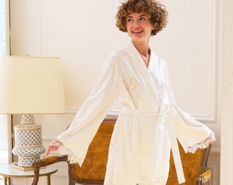 Bridal Pajamas, Bride Pajamas, Bridesmaid Pajama Set, Personalized White PJs Bridal Pyjamas Satin Silk Pajamas PJs Bridal Party Lace Pajama
