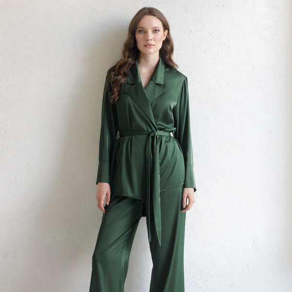 Silk Pyjamas, Christmas Pajamas Women, Holiday Pyjamas, Satin Pajama Set, Gift for Her, Green PJs Personalised Long Satin Silk Pyjama Set