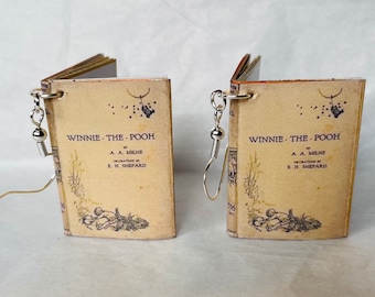 Pendientes de libro de Winnie the Pooh - primera edición