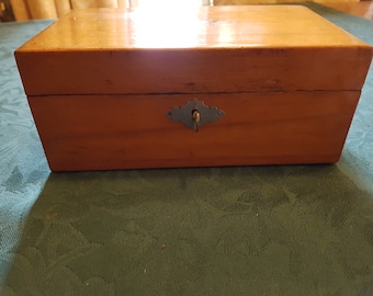 A Wonderful Victorian Mahogany Box With Tunbridge Inlay