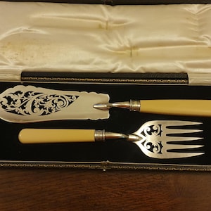 Vintage EPNS A1 fiskserveringsset – Art Nouveau Pierced Design – Silverpläterad skiva och gaffel – Förpackad i ask