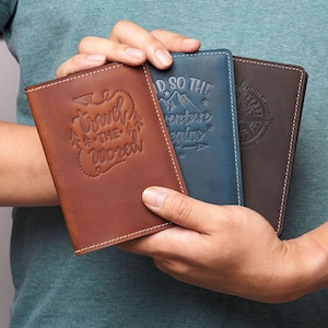 Portapassaporto in pelle personalizzato, Portapassaporto personalizzato, Portapassaporto con monogramma, Regali di viaggio per la luna di miele, Regalo da viaggio
