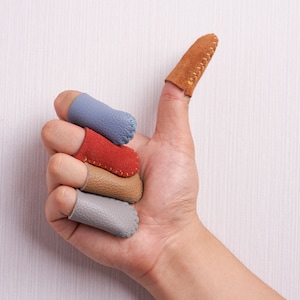 Healifty Needle Felting Leather Finger Protector, Needle Felting Leather  Gloves Craft Tools Knitting Finger Thimble Guards Tools for Hand Craft  Sewing Needlework 6PCS(Random Color)