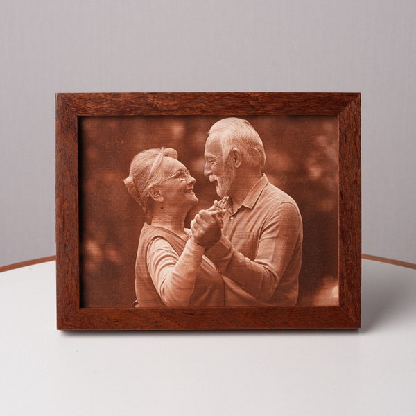 Graviertes Lederfoto - Perfektes Geschenk für Eltern oder zum Jahrestag, Jahrestagsgeschenk für Sie, Ihr Lieblingsfamilienfoto in Leder graviert