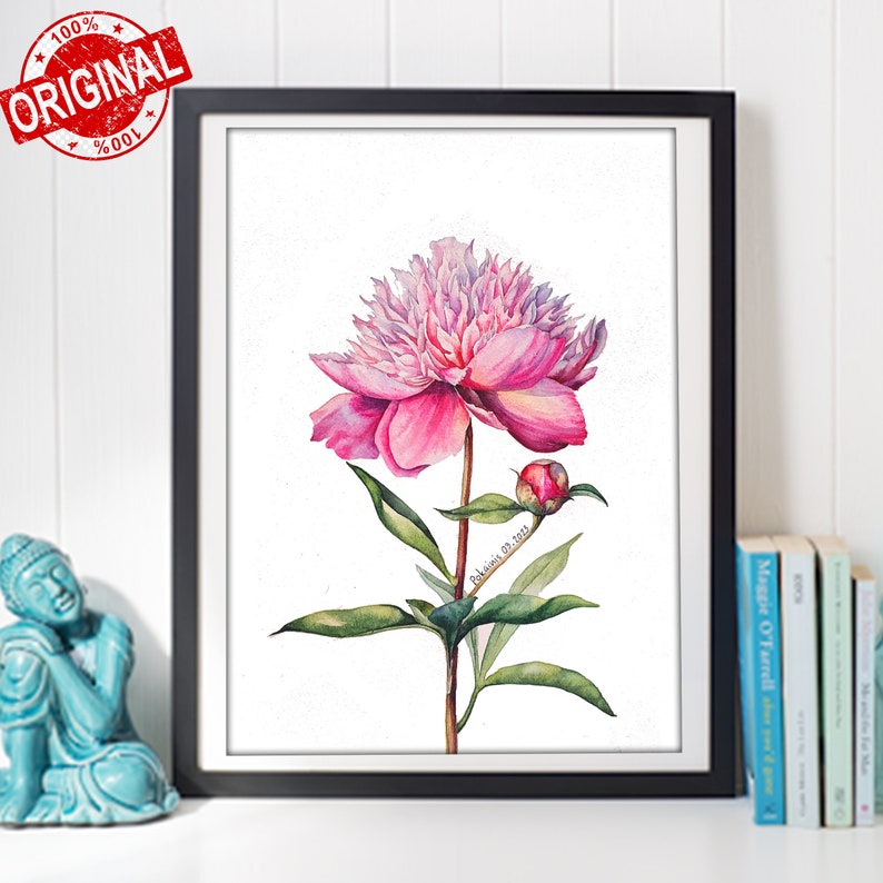 K&ouml;nnte beinhalten: Ein Aquarellbild einer rosa Pfingstrose mit einer Knospe. Die Blume ist in voller Bl&uuml;te und hat ein zartes, geschichtetes Aussehen. Das Bild ist signiert mit "Pekinina 08.2021".