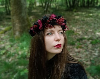 Couronne de tête en fleurs séchées et stabilisées confectionnée à la main - Noir et Bordeaux - Dark Fantasy