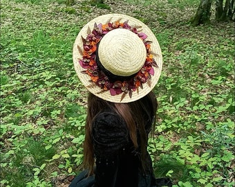 Chapeau de paille orné de fleurs séchées réalisé à la main - Accessoire Alternatif - Dark Fantasy - Fuchsia - Chapeau mariage - Alternative