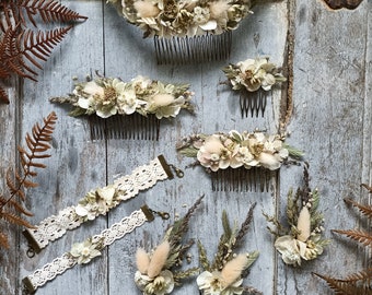 Decorative accessories / jewelry made from dried and preserved flowers in white and pale green tones - Ceremony - Wedding - Handmade