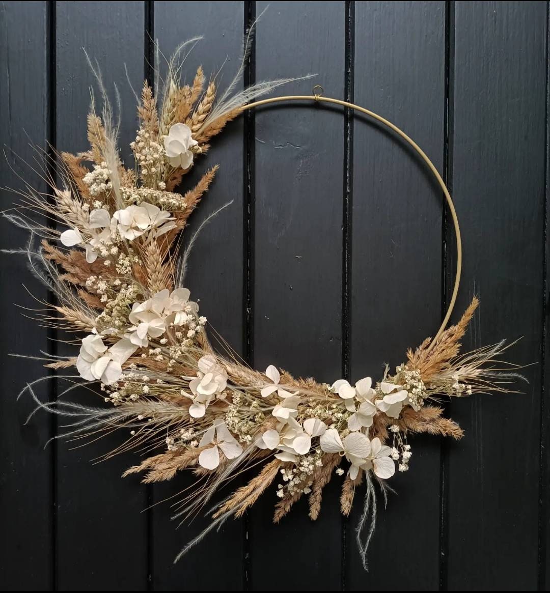 Couronne de fleurs séchées en fleur créme