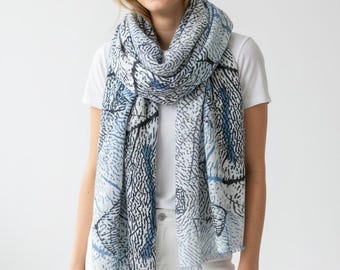 Abstract Cotton Scarf – Lightweight & Artistic Everyday Shawl