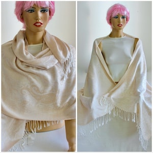 Châle Pashmina en soie Idées cadeaux pour la fête des Mères Echarpes pour femme Camel. Echarpe châle Emballages cadeaux pour maman Châle de mariage Cadeaux pour la mariée Emballages châles beiges Ivory/White