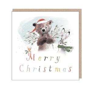 Carte de Noël de qualité, « l’ours, le lièvre et la souris », illustration d’ours mignon réchauffant le cœur, ours tenant holly, fabriqué au Royaume-Uni, BHMX05