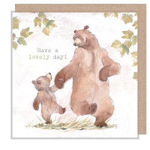 Passez une belle journée, carte de voeux de qualité, gamme « Hey Bear », ours et oursons, illustrations amusantes dessinées à la main, fabriqué au Royaume-Uni, HBE03