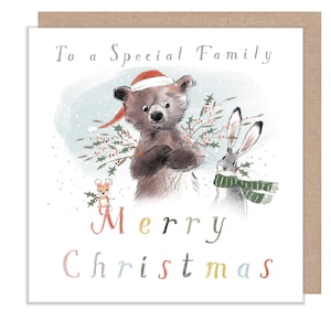 Per una famiglia speciale, biglietto di Natale di qualità, "l'orso, la lepre e il topo", illustrazione di un orso che scalda il cuore, realizzato nel Regno Unito, BHMX014