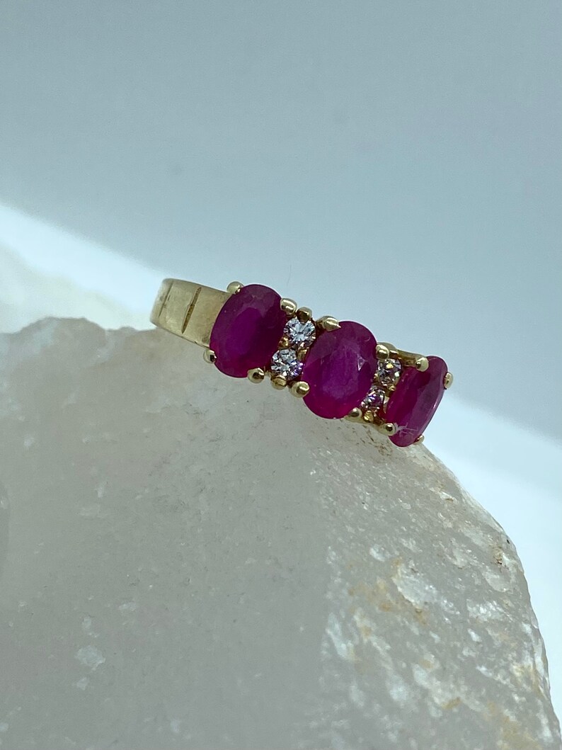 Bague rubis or - bague rubis vintage - bague rubis or - bague rubis rouge - bague rubis naturel - bague rubis pierres précieuses - bijoux vintage en or image 4