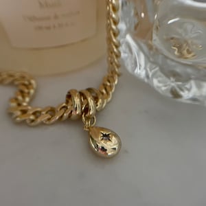 Chunky Gold Curb Chain Choker, Gold Chunky Teardrop Pendant Choker , Statement Necklace, Cuba Chain Necklace, Curb Chain Pendant Necklace.
