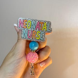 Carretel de distintivo para enfermeira neonatal | Carretel de distintivo colorido | Presente para enfermeira de UTI neonatal | Carretel de distintivo para UTI neonatal | Carretel de distintivo para UTI neonatal com miçangas