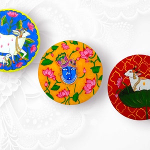 Hand Painted Pichwai Painting - Set of 3, Pichwai cow, Srinathji, Pichwai Paintings Wall Plates, Pichwai Paintings Lord Srinathji with cow