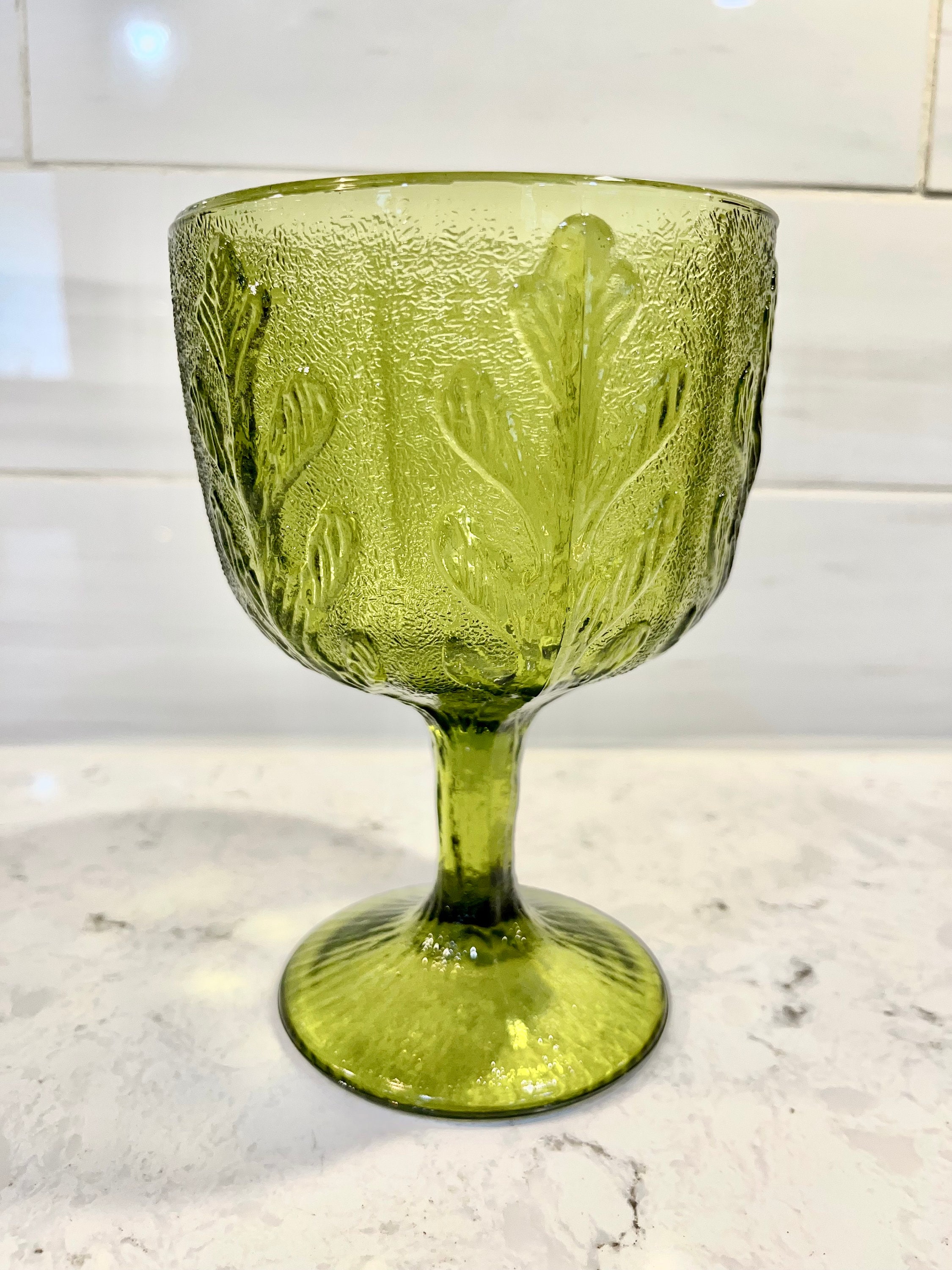 貴重！70'sアメリカアンティーク　植物葉柄のお洒落クッション ヴィンテージ FTD 1975 Vintage Green Glass Leaf Motif Pedestal Goblet, Vintage