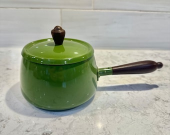 Vintage Enamelware Fondue Pot, Avocado Green Vintage Metal Fondue Pot with Wooden Handle, Mid-Century Kitchen, Vintage Kitchen Enamelware